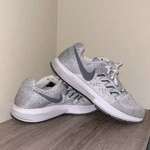 Nike Womens Air Zoom Vomero Running Shoes